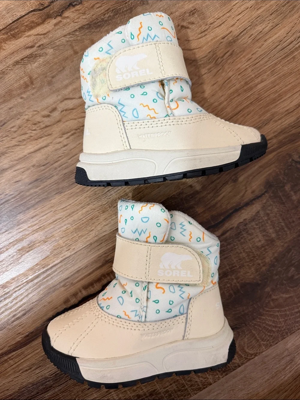 Sorel Baby Toddler Winter Snow Boots in Ivory with confetti print - size 5T